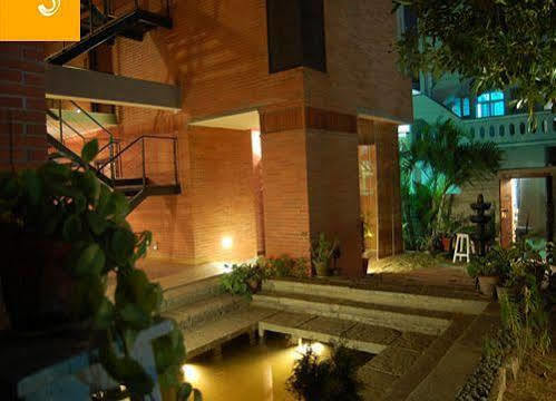 Airavatam Boutique Hotels Bangalore Exterior photo